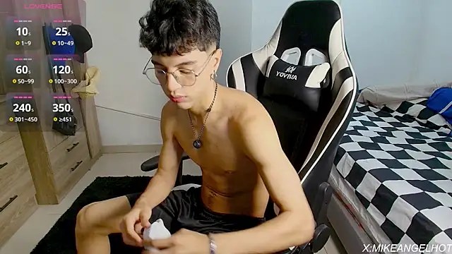 Angelligth online show from 03/29/26, 03:41