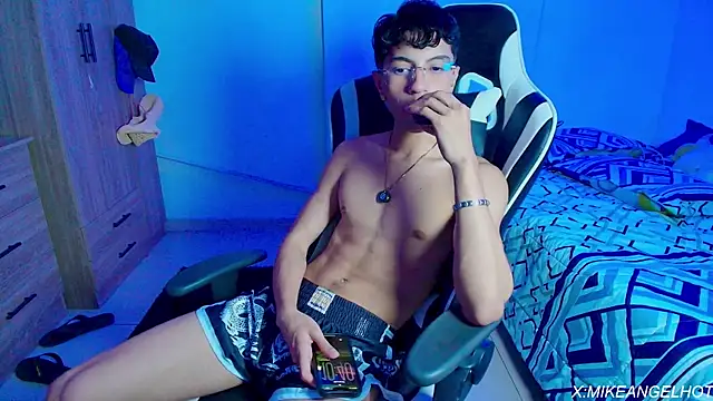 Angelligth online show from 04/01/26, 03:41