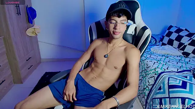 Angelligth online show from 04/08/26, 03:41