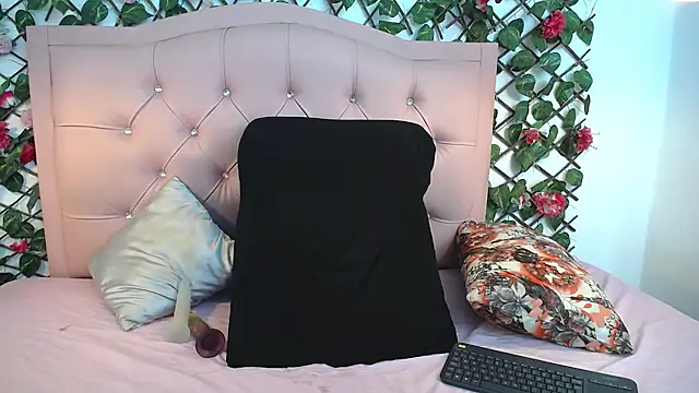 Snapshot of LucyCute_1 chatting on 06/03/26, 02:29 LucyCute 1 online show from 06/03/26, 02:29