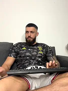 LoveIsBlind  online show from 10/31/25, 07:43