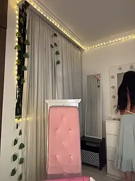 lina pink online show from 03/23/26, 12:33