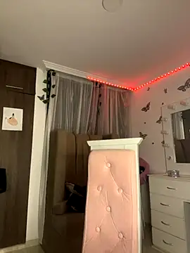 lina pink online show from 09/24/25, 02:40