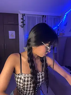 lina pink online show from 10/09/25, 03:18