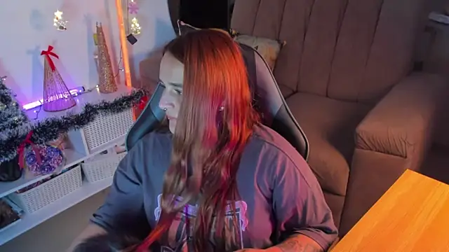 evy orange1 online show from 12/19/25, 01:53