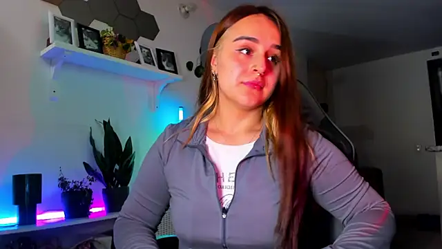 evy orange1 online show from 03/26/26, 01:04