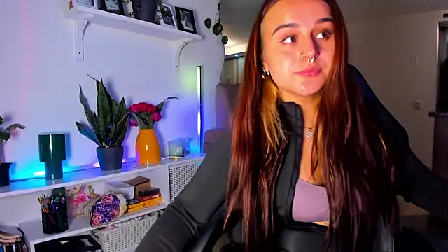 evy orange1 online show from 04/01/26, 11:23