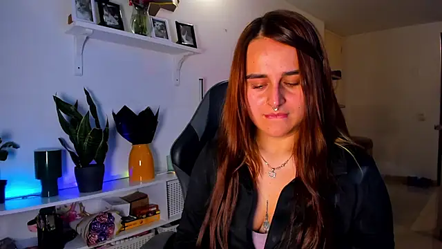 evy orange1 online show from 04/08/26, 12:12