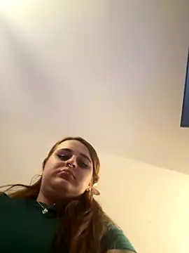 Snapshot of evy_orange1 chatting on 09/11/25, 01:49 evy orange1 online show from 09/11/25, 01:49