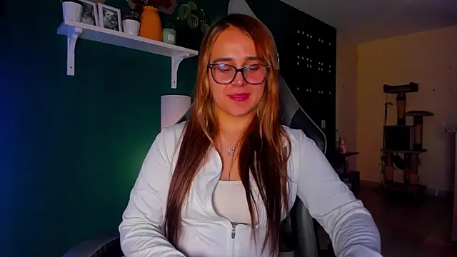 Snapshot of evy_orange1 chatting on 07/02/26, 03:07 evy orange1 online show from 07/02/26, 03:07