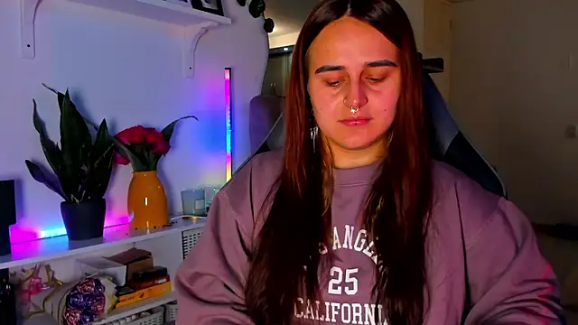 evy orange1 online show from 03/31/26, 12:12