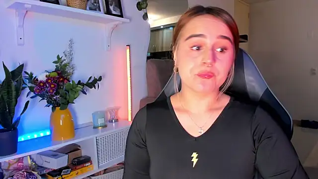 evy orange1 online show from 03/07/26, 01:34