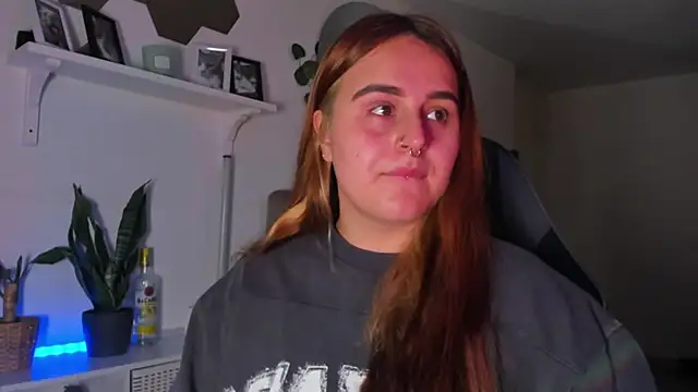 evy orange1 online show from 02/11/26, 02:44