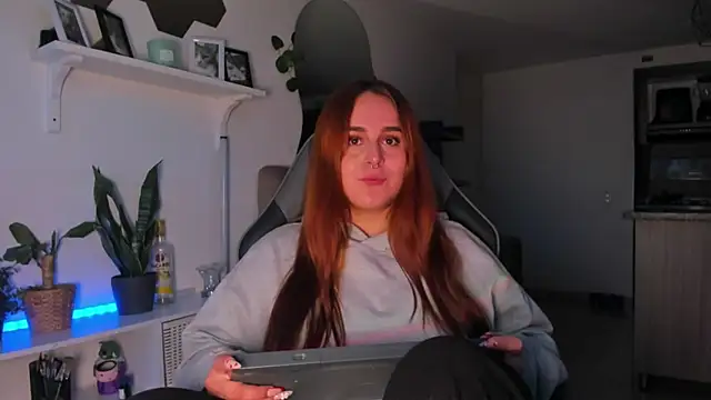 evy orange1 online show from 02/12/26, 11:04