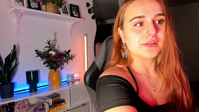 evy orange1 online show from 03/13/26, 12:04