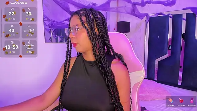 MilaHall  online show from 10/28/25, 03:51