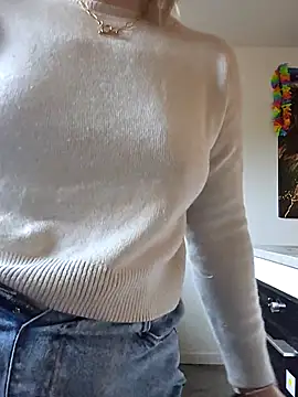 Snapshot of Giuliana_baby chatting on 11/28/25, 08:47 Giuliana baby online show from 11/28/25, 08:47