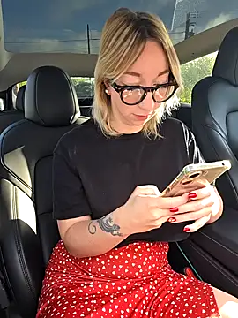 Snapshot of Giuliana_baby chatting on 10/26/25, 08:48 Giuliana baby online show from 10/26/25, 08:48