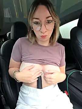 Snapshot of Giuliana_baby chatting on 11/11/25, 09:37 Giuliana baby online show from 11/11/25, 09:37