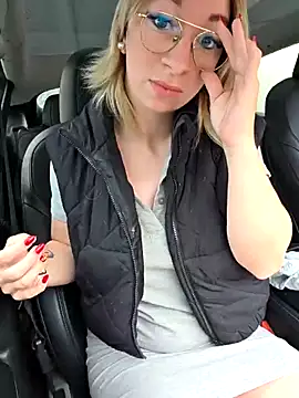 Snapshot of Giuliana_baby chatting on 10/30/25, 08:45 Giuliana baby online show from 10/30/25, 08:45