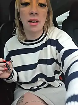 Snapshot of Giuliana_baby chatting on 12/14/25, 08:31 Giuliana baby online show from 12/14/25, 08:31