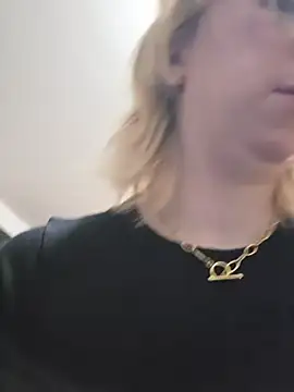 Snapshot of Giuliana_baby chatting on 12/18/25, 09:47 Giuliana baby online show from 12/18/25, 09:47