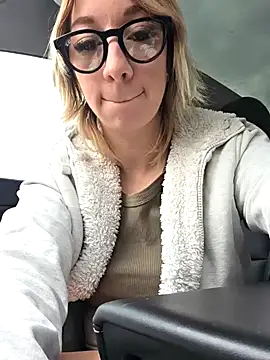 Snapshot of Giuliana_baby chatting on 10/19/25, 08:06 Giuliana baby online show from 10/19/25, 08:06