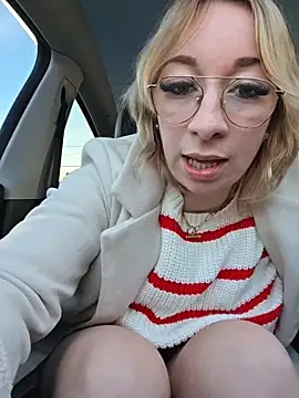 Snapshot of Giuliana_baby chatting on 12/17/25, 08:41 Giuliana baby online show from 12/17/25, 08:41