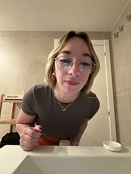 Snapshot of Giuliana_baby chatting on 02/25/26, 07:19 Giuliana baby online show from 02/25/26, 07:19