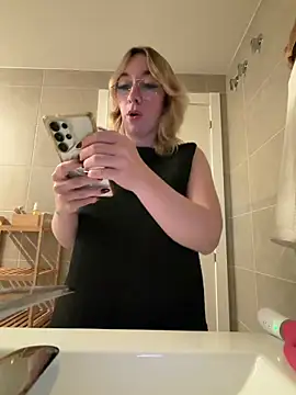 Snapshot of Giuliana_baby chatting on 02/18/26, 08:16 Giuliana baby online show from 02/18/26, 08:16