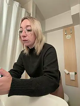 Snapshot of Giuliana_baby chatting on 05/06/26, 04:38 Giuliana baby online show from 05/06/26, 04:38