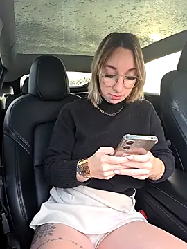 Snapshot of Giuliana_baby chatting on 11/22/25, 08:57 Giuliana baby online show from 11/22/25, 08:57