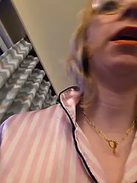 Snapshot of Giuliana_baby chatting on 12/23/25, 07:51 Giuliana baby online show from 12/23/25, 07:51