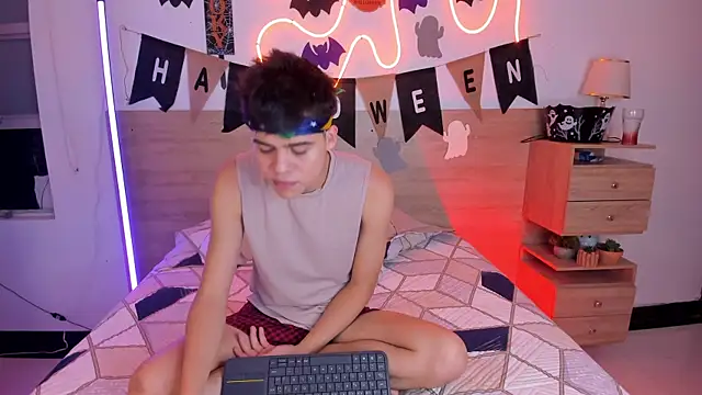 justinbiler online show from 10/27/25, 01:56