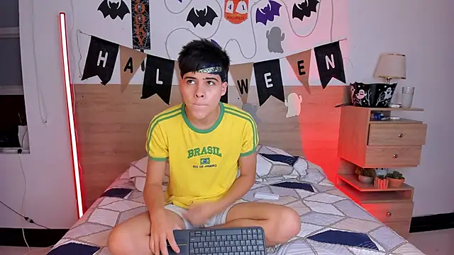 justinbiler online show from 10/25/25, 01:01