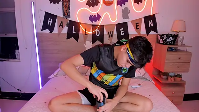 justinbiler online show from 10/28/25, 01:43