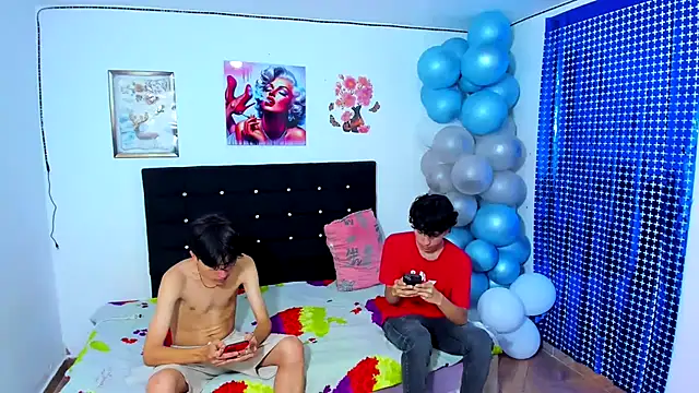 Snapshot of Alexander_and_Xiao chatting on 03/20/25, 09:02 Alexander and Xiao online show from 03/20/25, 09:02