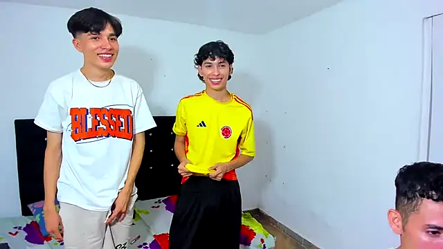 Snapshot of Alexander_and_Xiao chatting on 02/27/25, 04:13 Alexander and Xiao online show from 02/27/25, 04:13