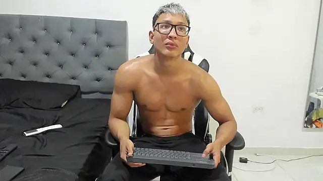 Snapshot of chriss_jones1 chatting on 03/07/25, 09:17 chriss jones1 online show from 03/07/25, 09:17