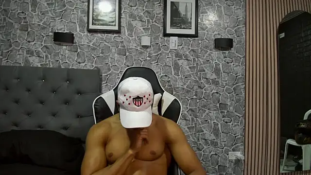 Snapshot of chriss_jones1 chatting on 09/11/25, 03:39 chriss jones1 online show from 09/11/25, 03:39