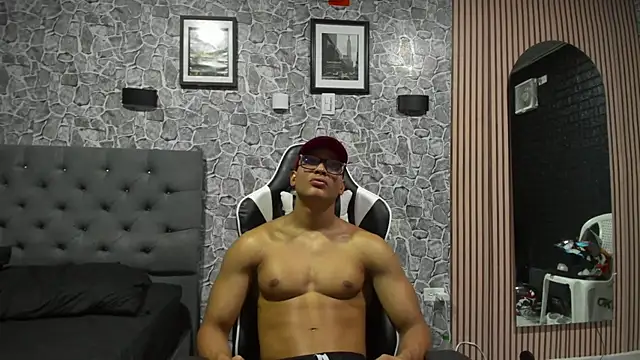 Snapshot of chriss_jones1 chatting on 09/21/25, 10:15 chriss jones1 online show from 09/21/25, 10:15