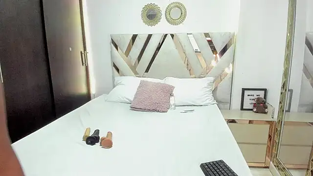 KriisvanyLeroy online show from 12/04/25, 08:19