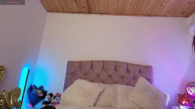 miaa saenz1 online show from 10/18/25, 03:52