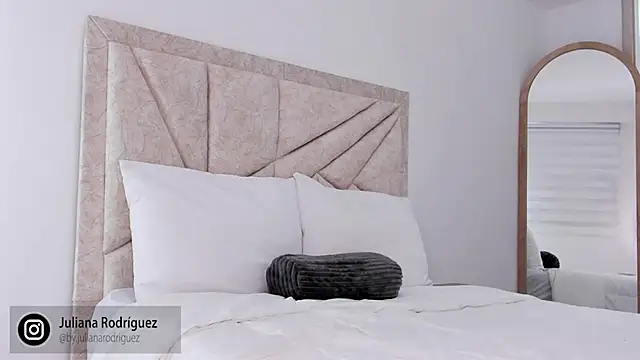 Julifoxx online show from 10/23/25, 09:24