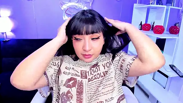 Emma monserrat online show from 04/15/26, 11:05