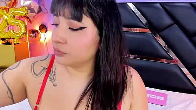 Snapshot of Emma_monserrat chatting on 06/27/26, 11:27 Emma monserrat online show from 06/27/26, 11:27