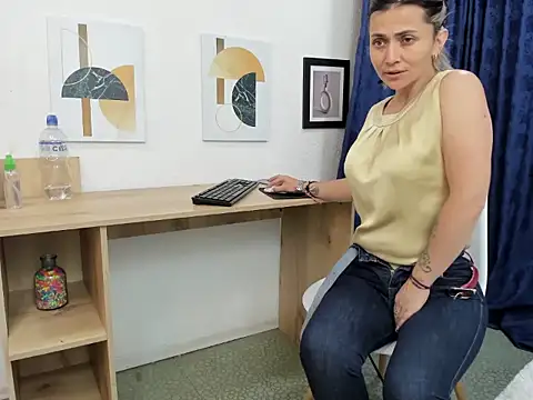 Emma Jnes online show from 01/16/25, 10:23