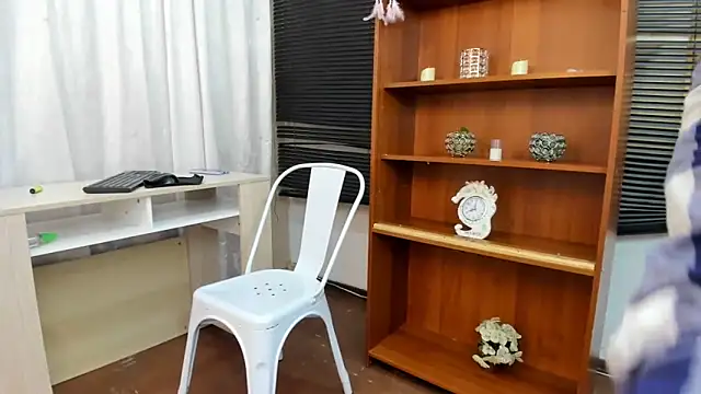 Emma Jnes online show from 12/03/24, 08:44