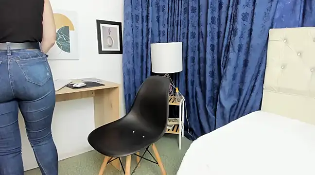 Emma Jnes online show from 12/02/24, 09:12