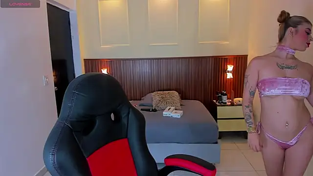 Snapshot of LUCYAMARS1 chatting on 11/27/25, 12:38 LUCYAMARS1 online show from 11/27/25, 12:38